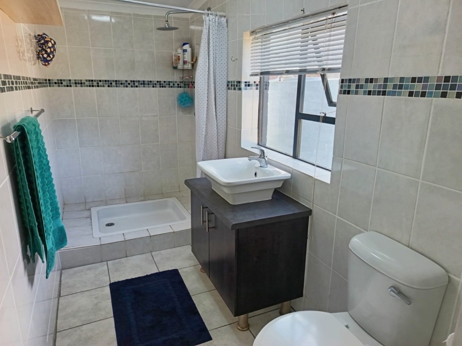 4 Bedroom Property for Sale in Sedgehill Western Cape